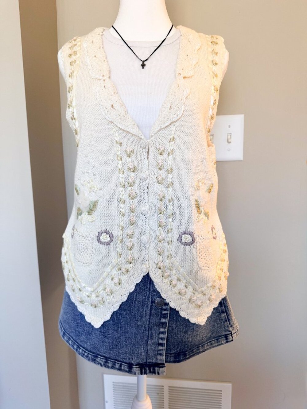 Heirloom Collectables Vintage Ivory Vest w/ Beading & Embroidery - Size Small